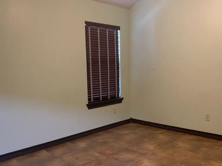 3129 Rosco — Photo 13