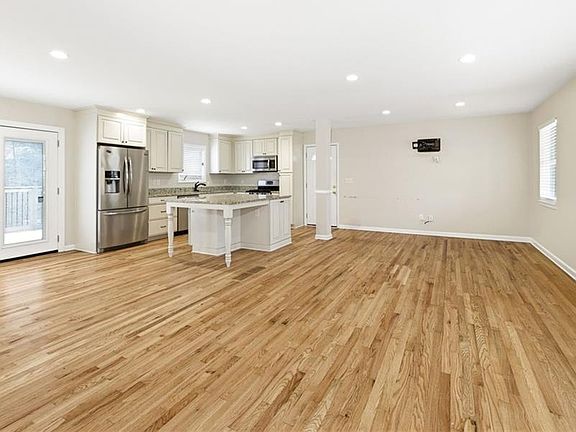 4th image of 2160 Riverside Dr