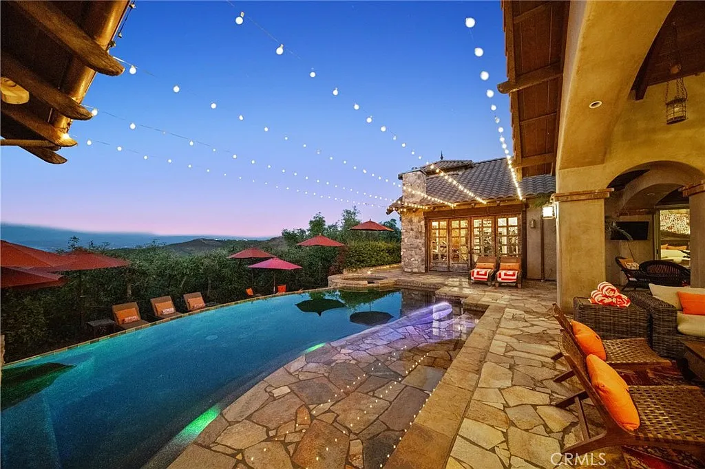 5 bed, 3.0 bath, 5122 sqft, $19,500 — Photo 3