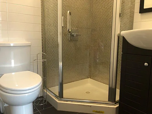 Rented by Aron Fried, LREB | media 16