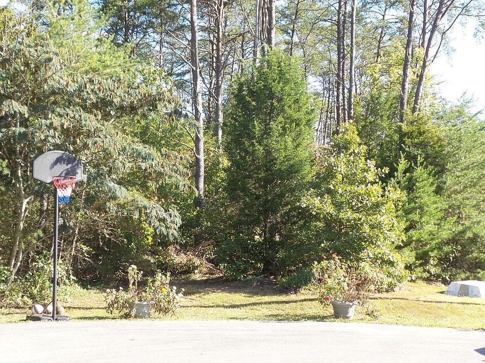 2nd image of 129 Banks Trl