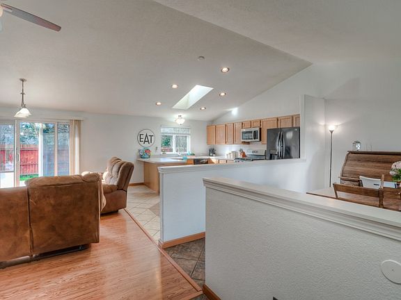 4th image of 15725 95th Ct SE