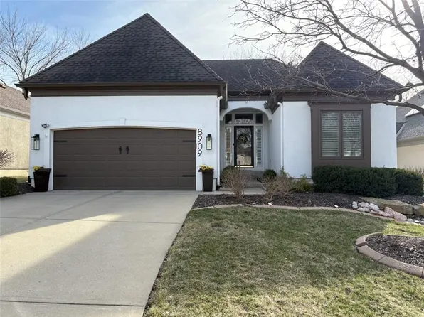 8909 W 142nd Ct, Overland Park, KS 66221