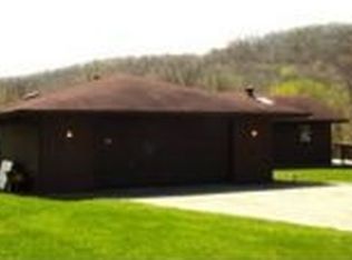 19115 Gates Coulee Dr, Houston, MN 55943