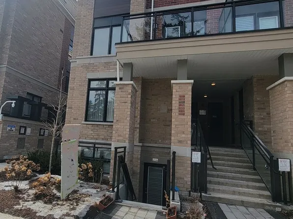 58 Elizabeth St S #2108, Richmond Hill, ON L4C 5W2