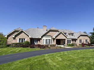 11 Oak Lake Dr, Barrington Hills, IL 60010