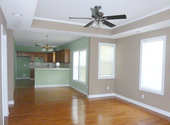 3rd image of 708 W Grubb St