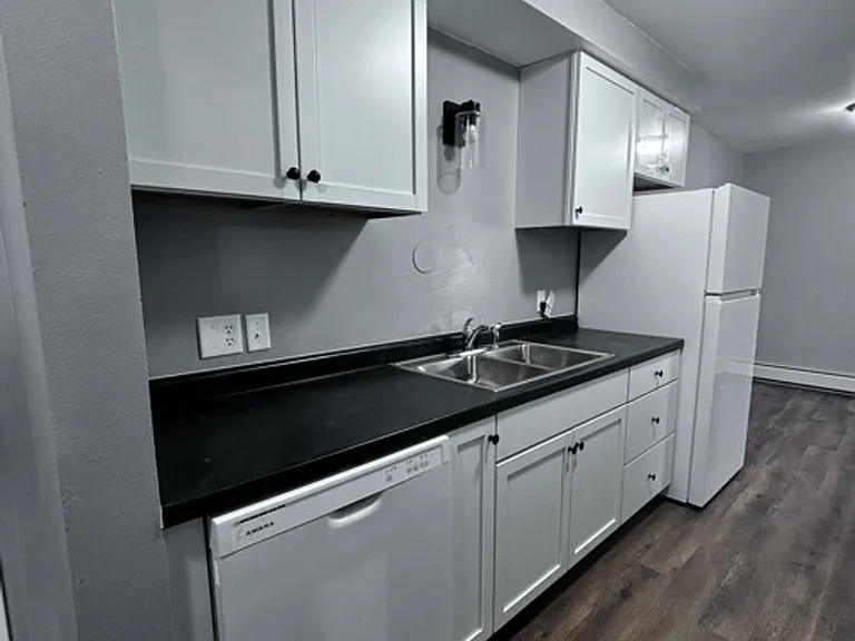 1005 S East St — Photo 12