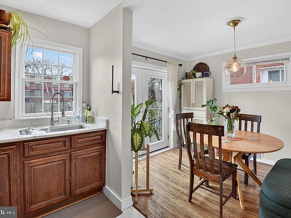 5th image of 162 Forrester St SW