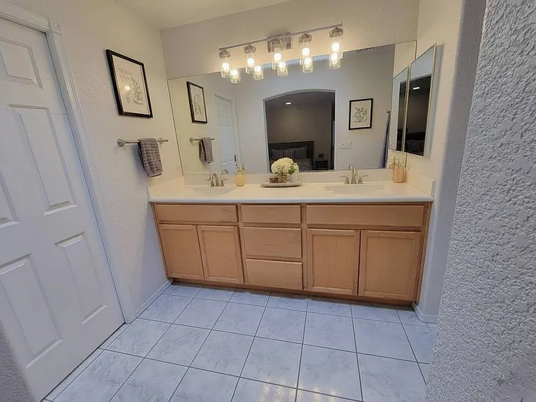 2846 Seville Ln — Photo 11