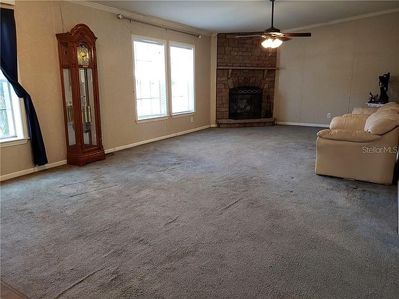 4th image of 382 Hilltop Ct