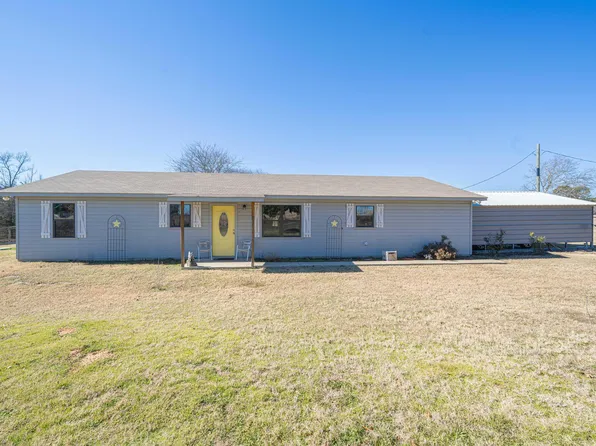 8906 Bayberry Rd, Gilmer, TX 75645
