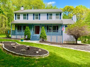 61 Tram Dr, Oxford, CT 06478