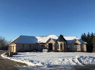 3464 Country Winds Ct, Green Bay, WI 54311