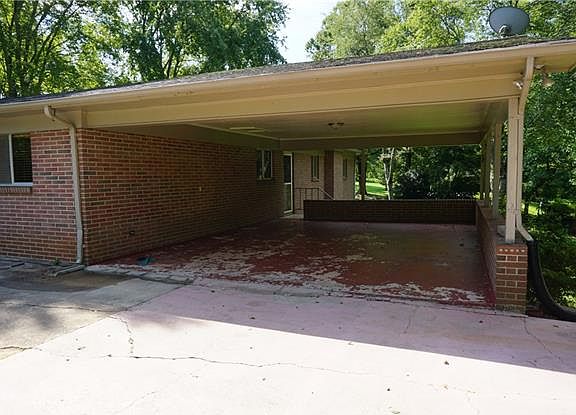 3rd image of 2412 Vine St