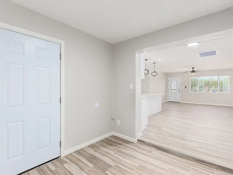 2222 E Blacklidge Dr — Photo 18