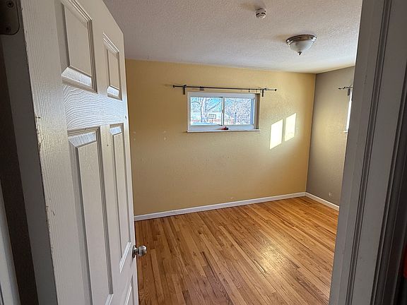 4th image of 1562 W Hoye Pl #6