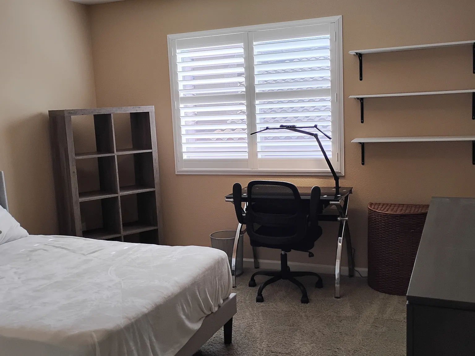 5 bed, 3093 sqft, $1,100 — Photo 1