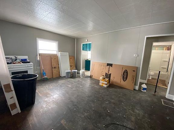 3rd image of 726 N Elmer St