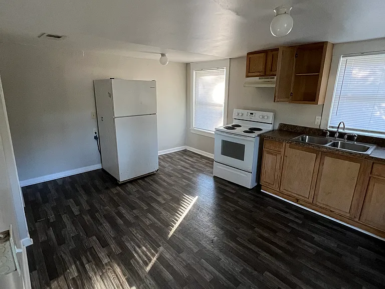 805 3rd Ave — Photo 6