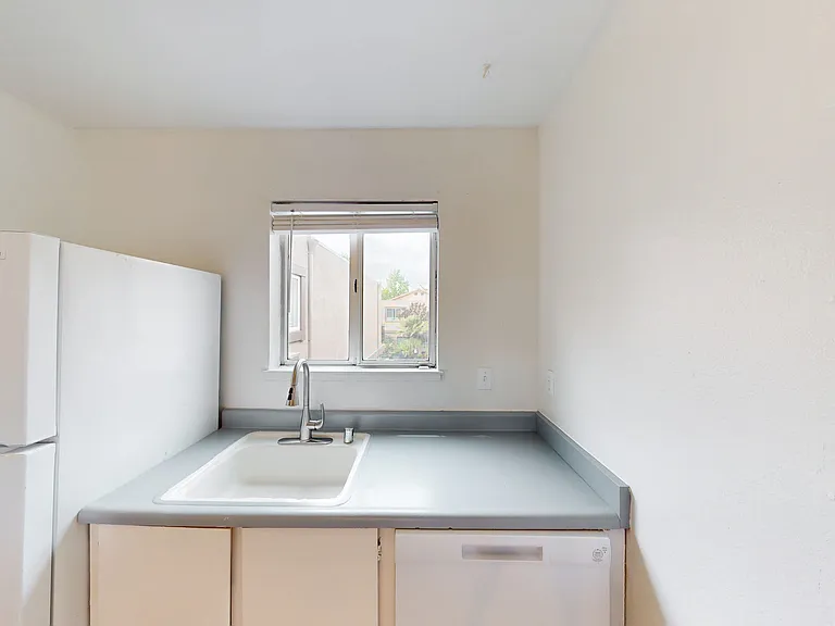 885 Broadway #15 — Photo 4