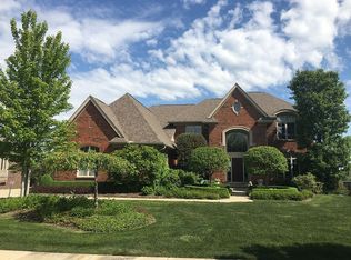 2850 Addison Cir N, Rochester, MI 48306