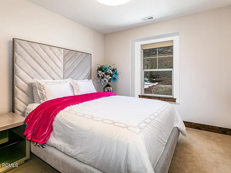 1018 W Abigail Dr — Photo 13