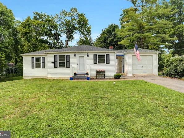 11026 Hickory School Rd, Williamsport, MD 21795