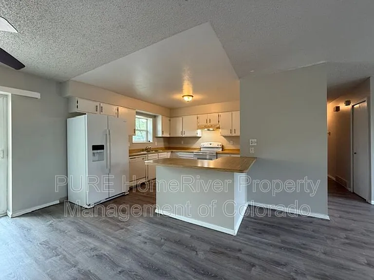 7140 Poteae Dr — Photo 6