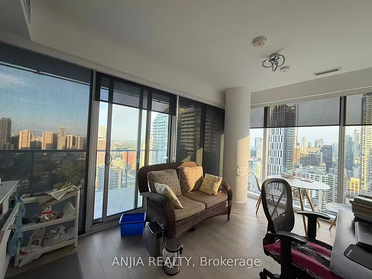 3 Gloucester St #2907 — Photo 2