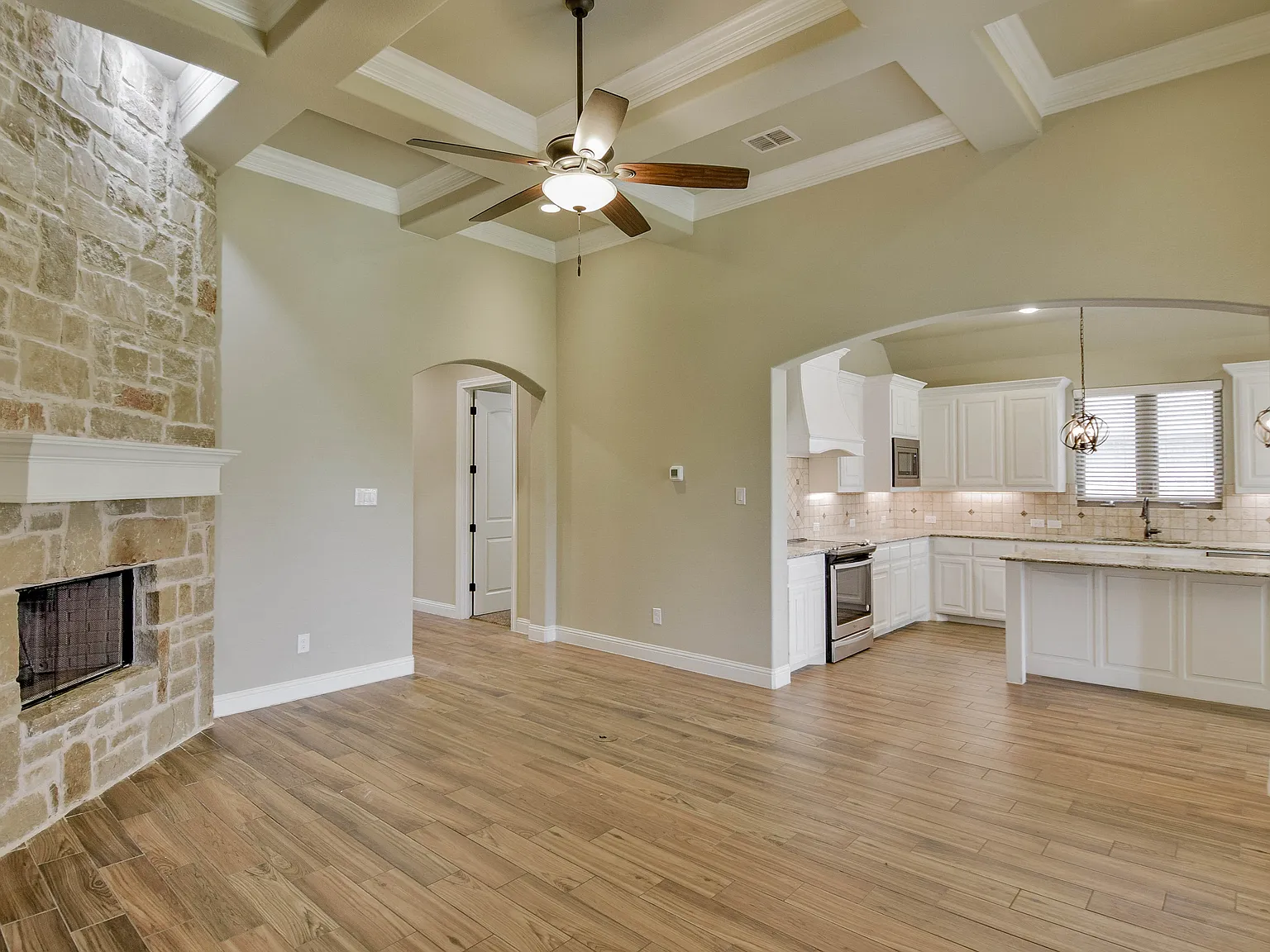 4 bed, 2573 sqft, $2,800 — Photo 1