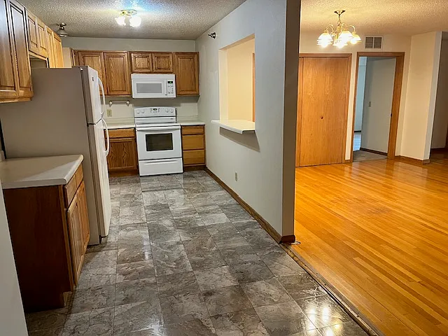 The Carriage House Apartments — Photo 7
