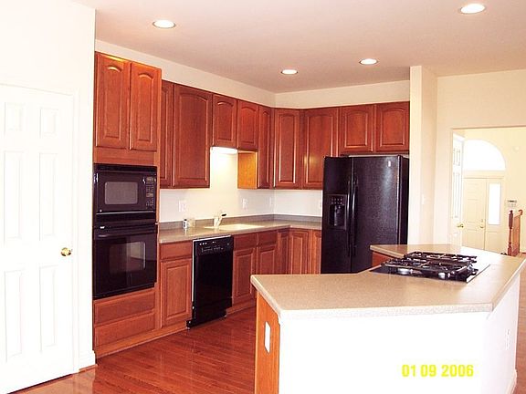 2nd image of 856 Rockford Sq NE