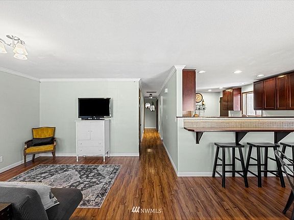 4th image of 1634 Melrose St