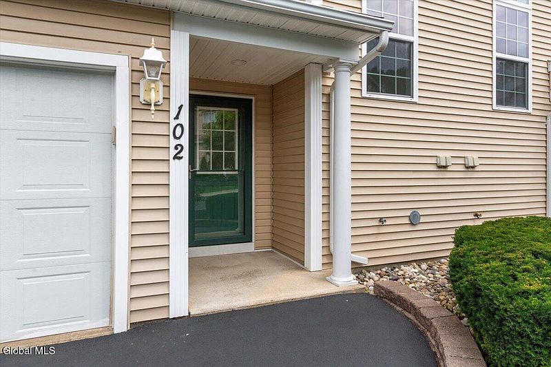 4th image of 102 Royale Court