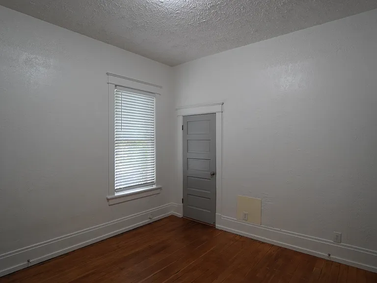 2623 Quincy Ave — Photo 6