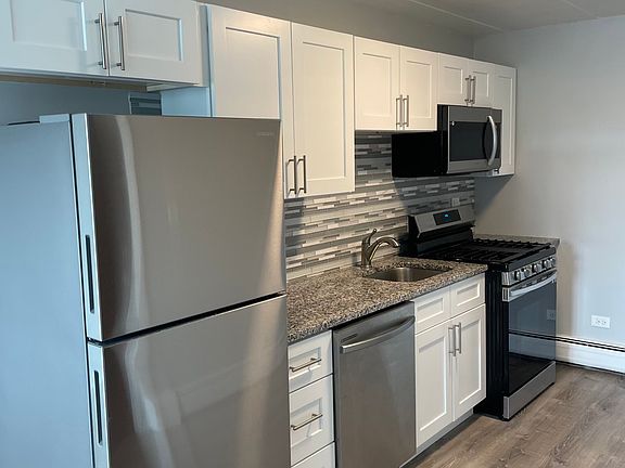 3rd image of 12 N Craig Pl APT 2W