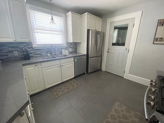 4th image of 535 W Juniper St