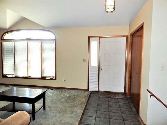 3rd image of 16447 Edgewood Dr