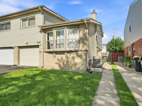9349 Fern Ln, Des Plaines, IL 60016