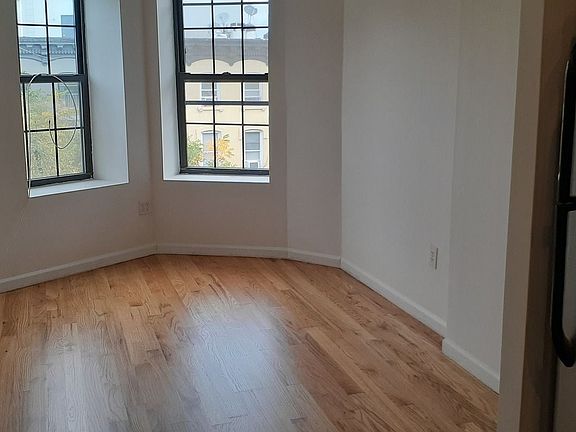 4th image of 700 Saint Marks Ave #4FR