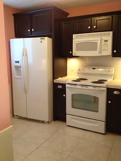 ALL Appliances Included Gorgeous 2 Bedroom 1.5 Bathroom Townhouse w/ Swimming Pool on site!! — Photo 2