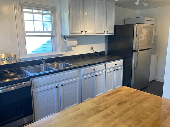 New appliances and countertop.
