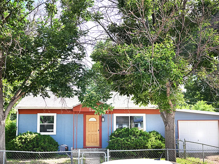 525 Warren Ave — Photo 2