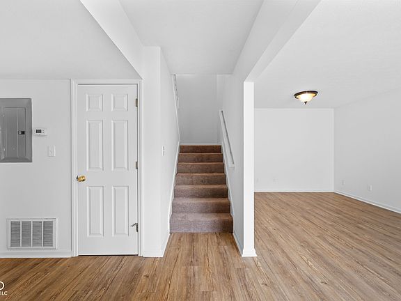 4th image of 916 Ardsley Dr