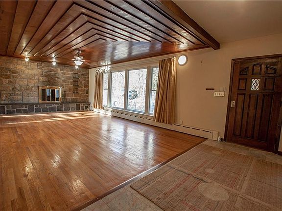 3rd image of 33 Westminster Dr
