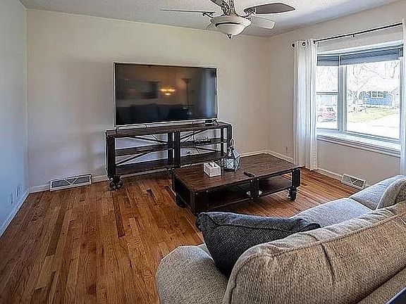 3rd image of 3027 Magnolia Dr