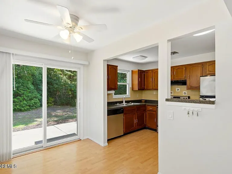 54 Constitution Blvd — Photo 8