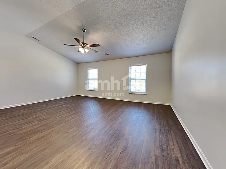 5069 Thornton Dr — Photo 10