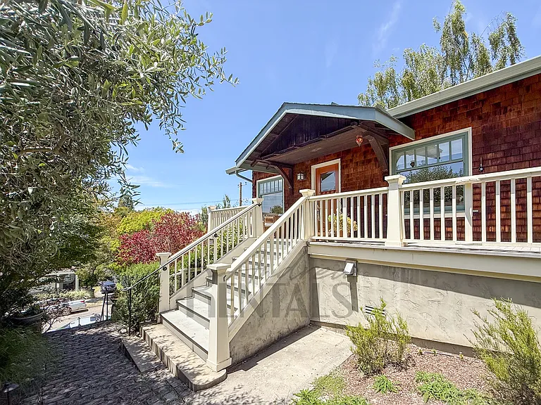 1187 Arch St — Photo 1